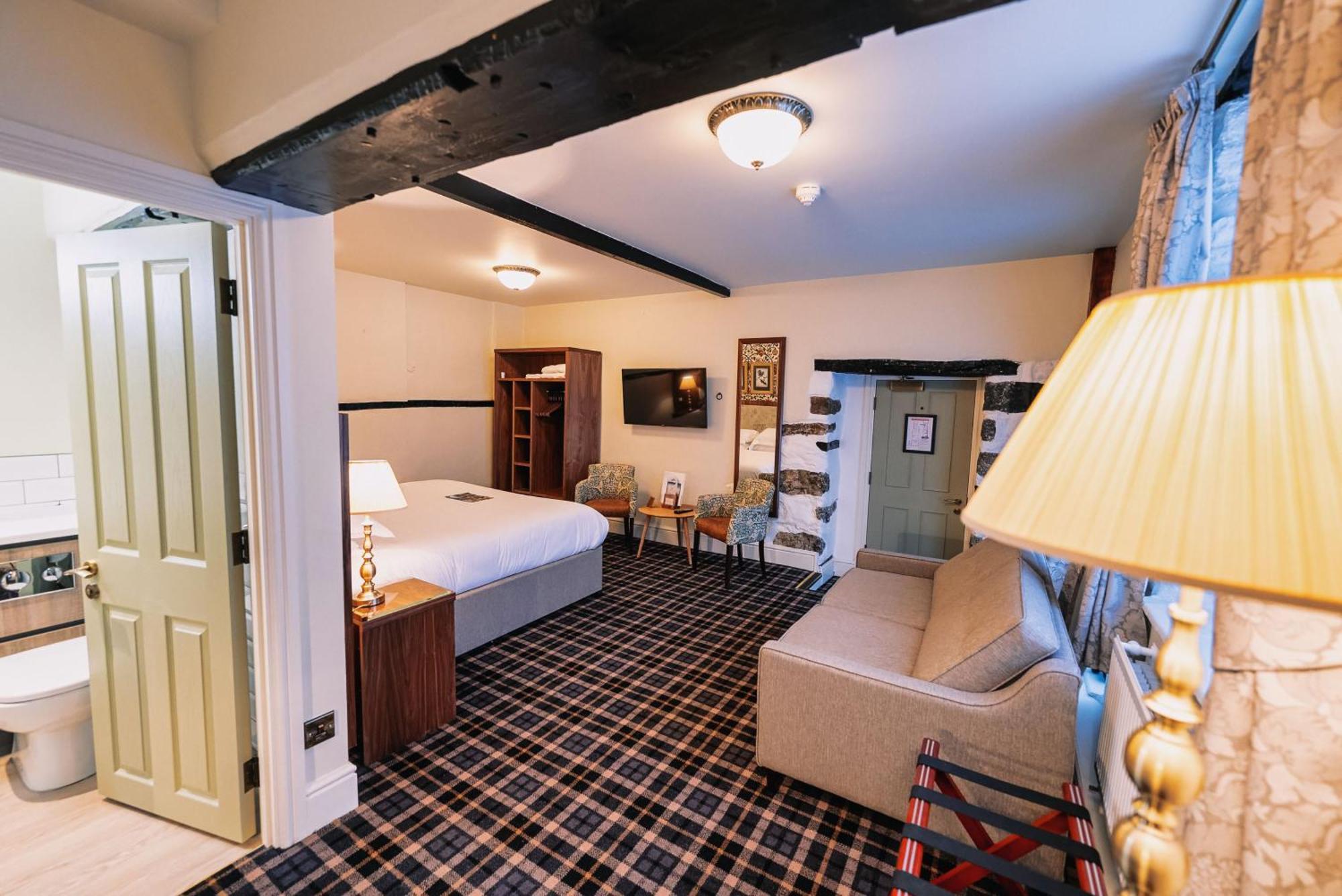 The Bull And Townhouse, Beaumaris- The Inn Collection Group Room photo